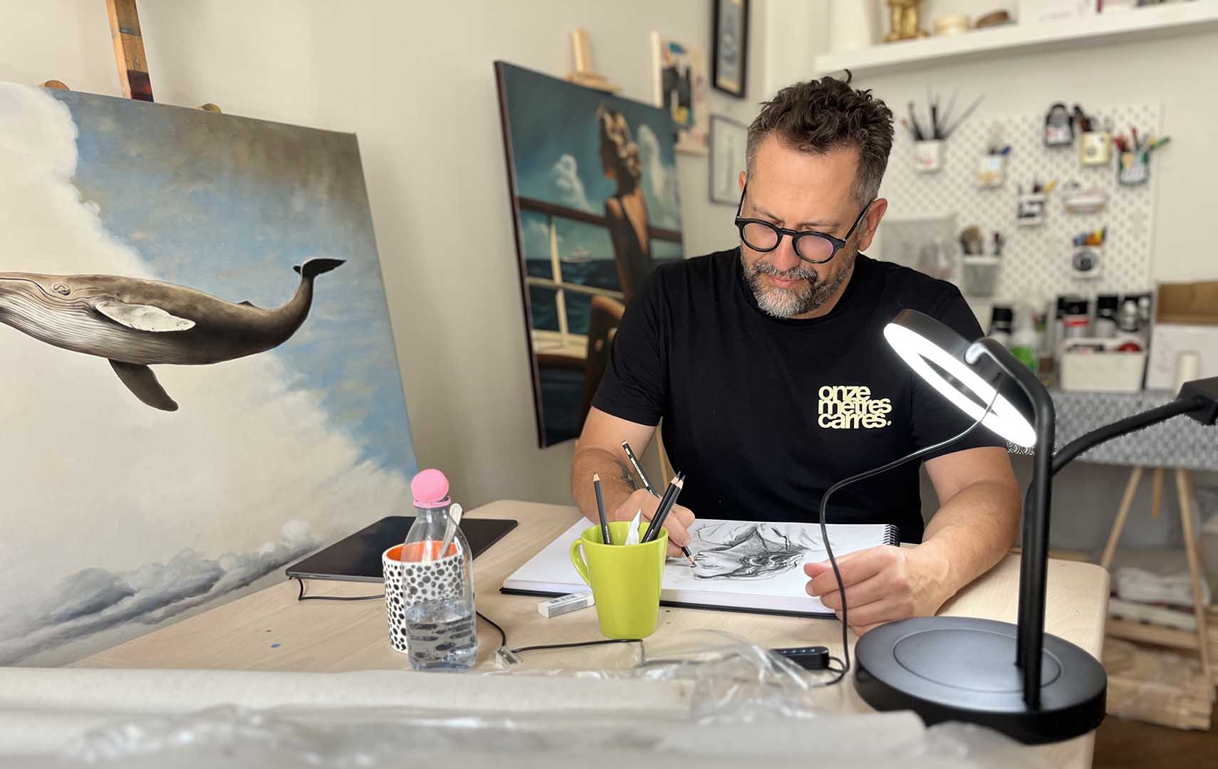 Entre réalisme poétique, solitude moderne et lumière cinématographique - Atelier Joconde